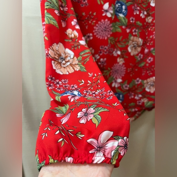 ⚫️ BOGO Violet and Claire Floral Red Women's Top Size Large - Picture 5 of 8